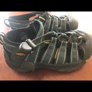 Toddler Keene blue shoe . Size 10